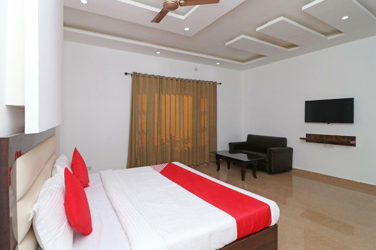 Oyo 29755 Hotel Jammu Airlines Exteriör bild