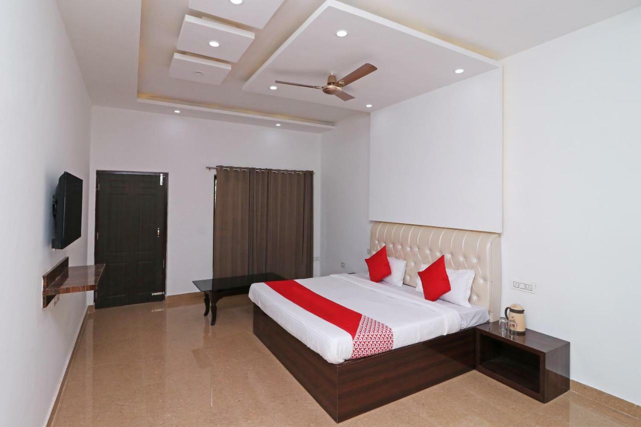 Oyo 29755 Hotel Jammu Airlines Exteriör bild