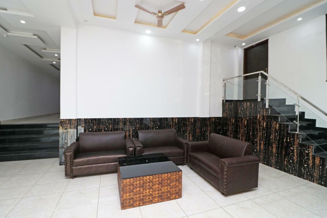 Oyo 29755 Hotel Jammu Airlines Exteriör bild