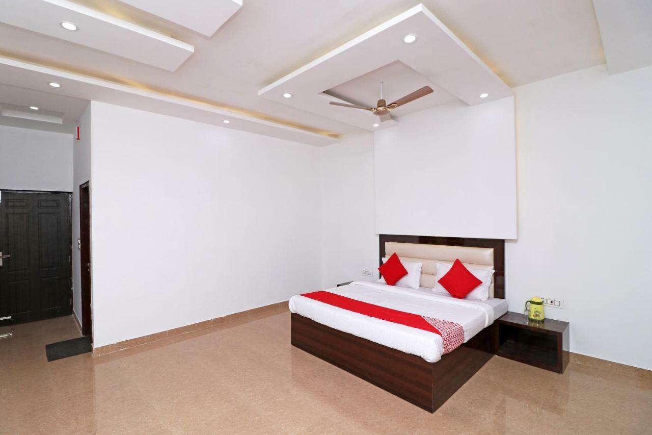 Oyo 29755 Hotel Jammu Airlines Exteriör bild
