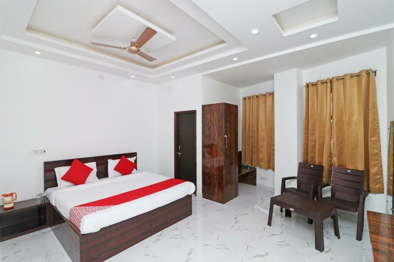 Oyo 29755 Hotel Jammu Airlines Exteriör bild