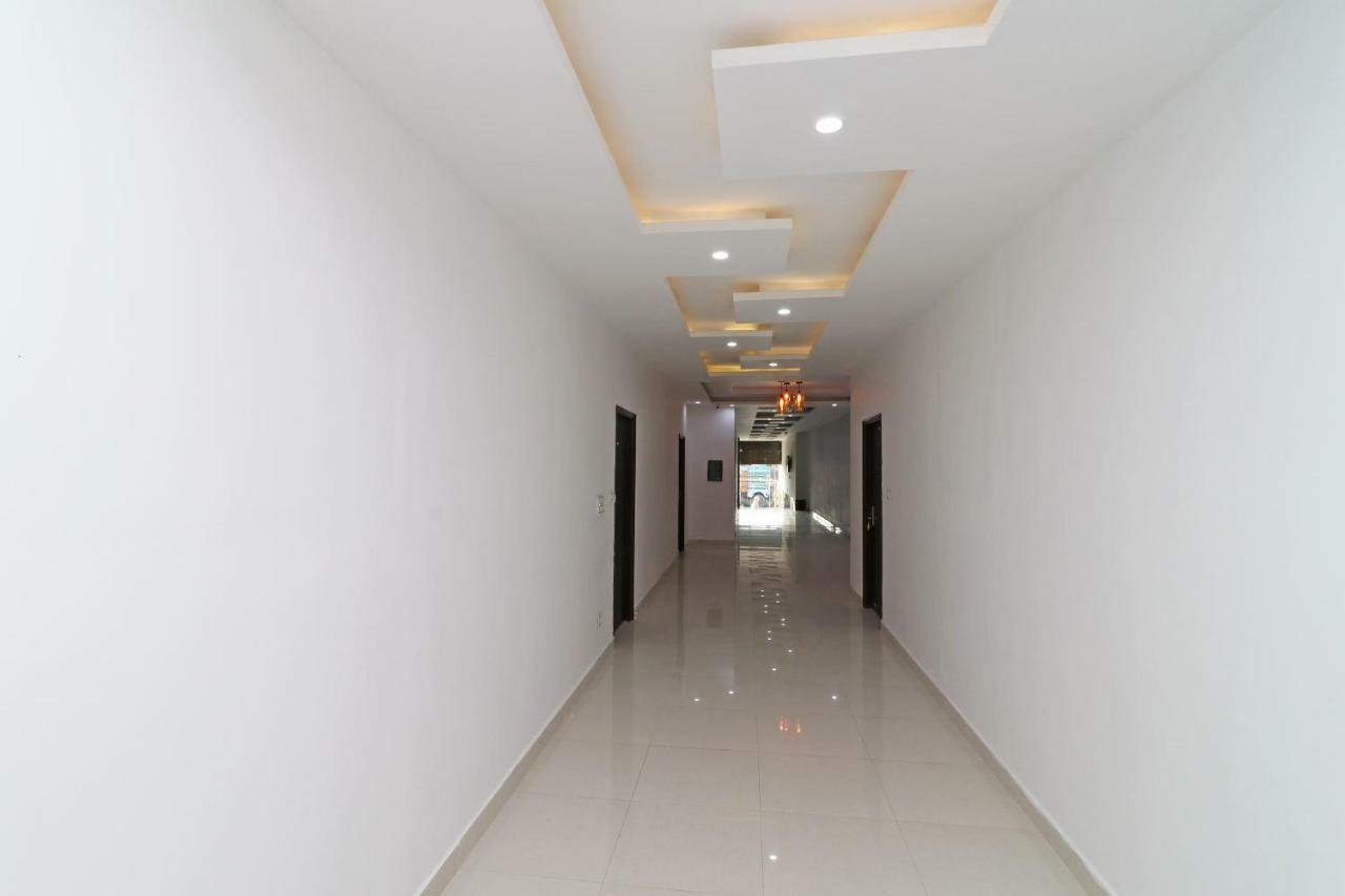 Oyo 29755 Hotel Jammu Airlines Exteriör bild