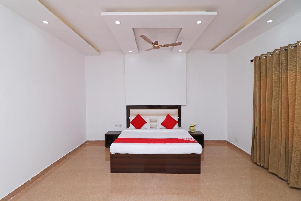 Oyo 29755 Hotel Jammu Airlines Exteriör bild