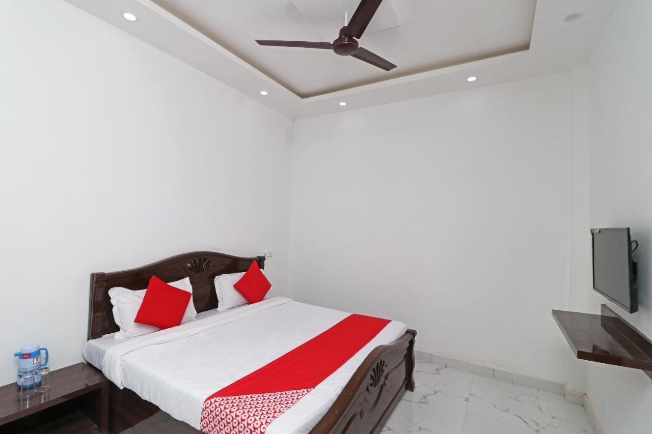 Oyo 29755 Hotel Jammu Airlines Exteriör bild