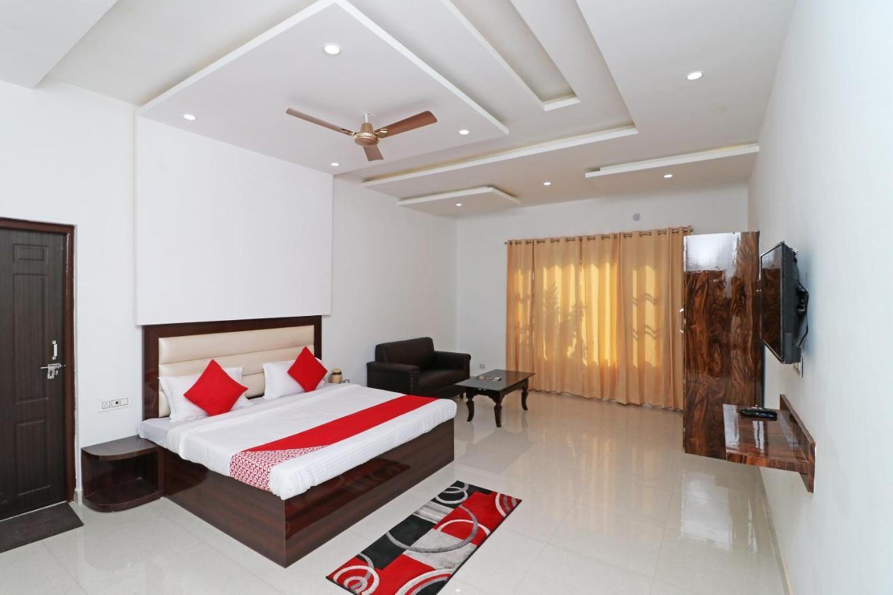 Oyo 29755 Hotel Jammu Airlines Exteriör bild